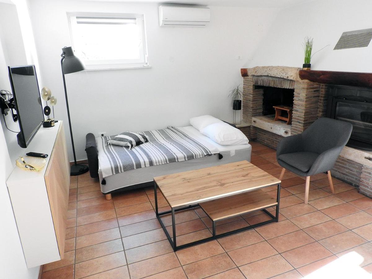 Apartment Lu, Stinjan - PUY Exterior foto